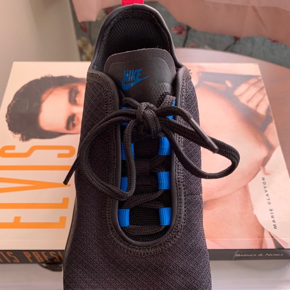 Women’s Nike Air Max Motion 2 Sneakers - Picture 3 of 6